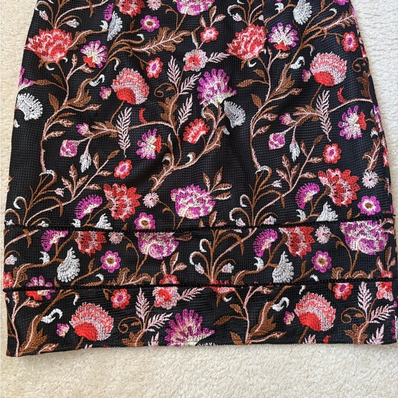 White House black market black floral embroidered sleeveless sheath dress, sz 8 - Picture 6 of 10